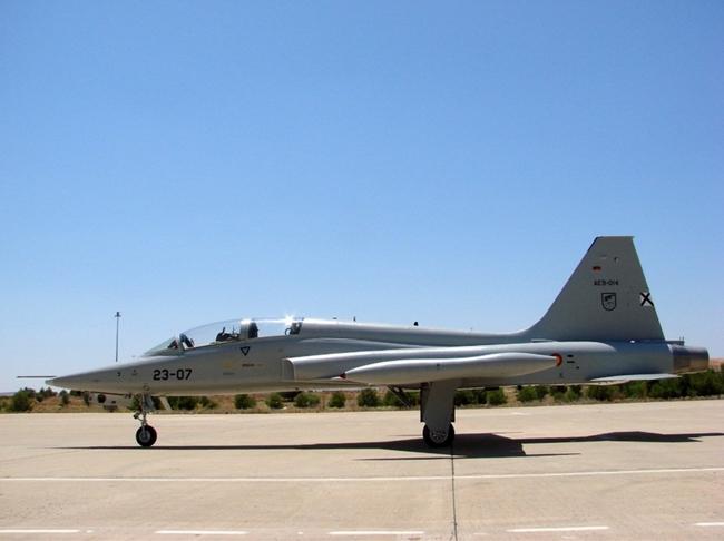 Un muerto y un herido grave en un accidente aéreo en Badajoz