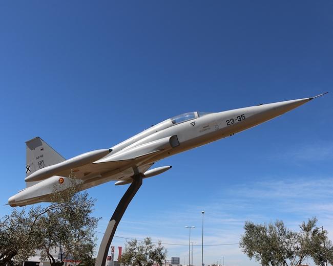 Fragoso habla sobre la colocación del avión F5 en una rotonda
