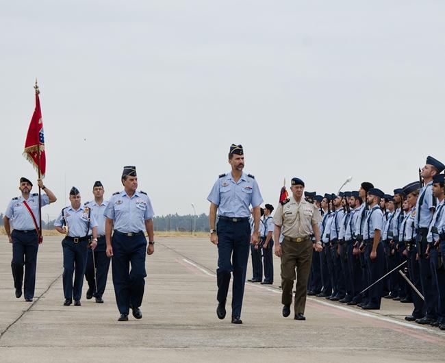 El Príncipe Felipe visita la Base Aérea de Talavera la Real