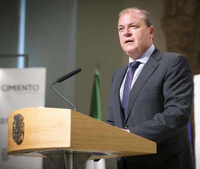 La Junta retirará la Medalla de Extremadura a Enrique Tornero