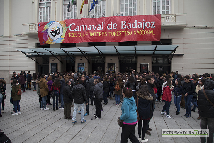 Imágenes del sorteo del orden para el Gran Desfile de Comparsas de Badajoz