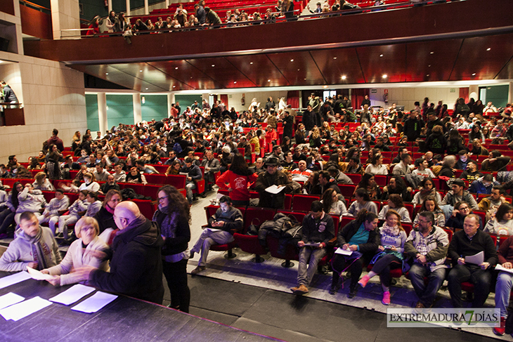 Imágenes del sorteo del orden para el Gran Desfile de Comparsas de Badajoz