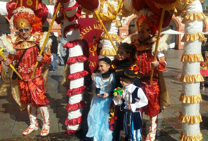 El Carnaval de Badajoz deslumbra en Cádiz y Córdoba este fin de semana