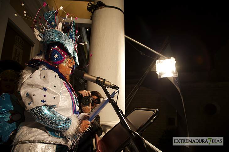 Cinco imágenes del pregón del Carnaval de Badajoz