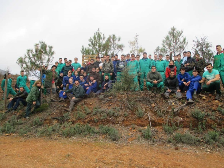 Alumnos de Moraleja y Navalmoral colaboran para reforestar Sierra de Gata