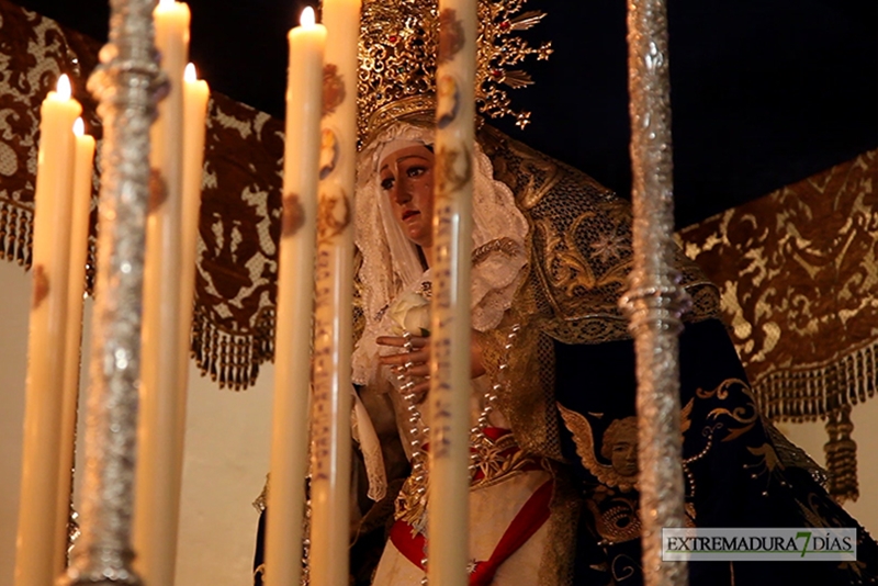 La lluvia impide que la Borriquita procesione por las calles de Badajoz