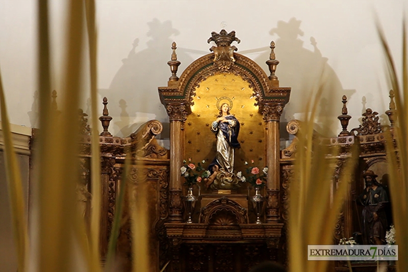 La lluvia impide que la Borriquita procesione por las calles de Badajoz