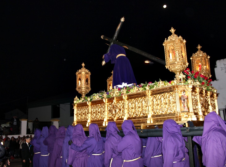 Gran acogida de la procesión ‘El Calvario’