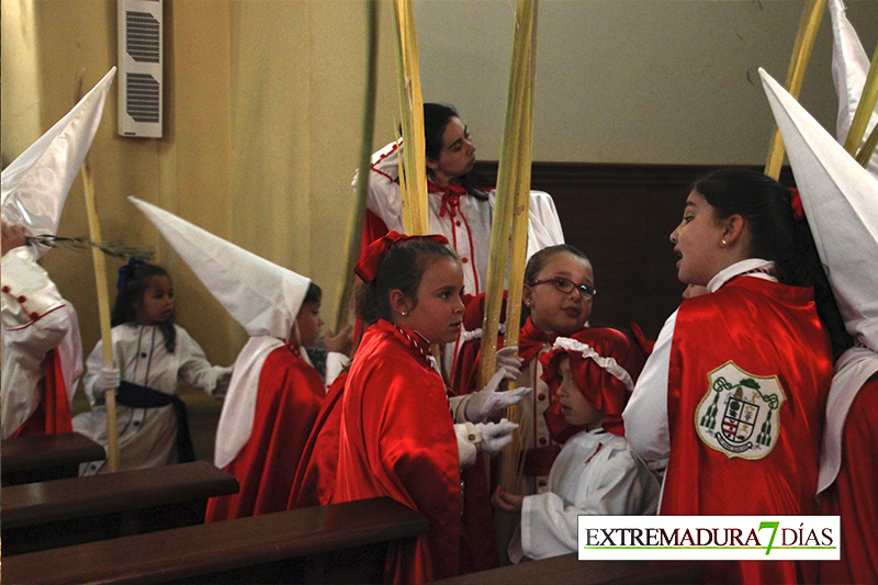 La lluvia impide que la Borriquita procesione por las calles de Badajoz