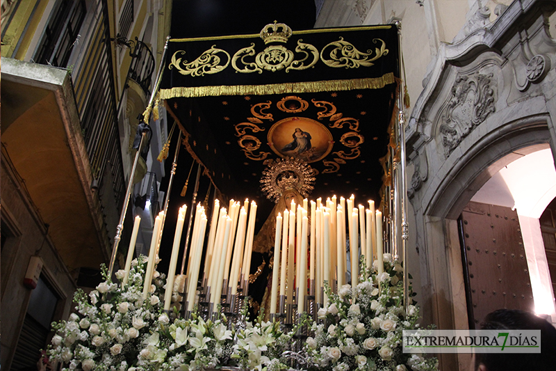 La Procesión de la Concepción recorre el centro de Badajoz