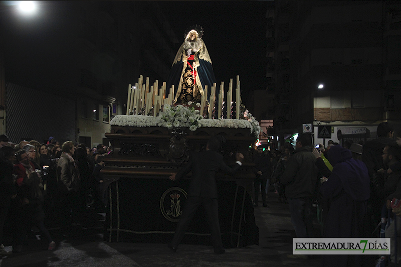 Imágenes del Martes Santo procesionando por las calles de Badajoz