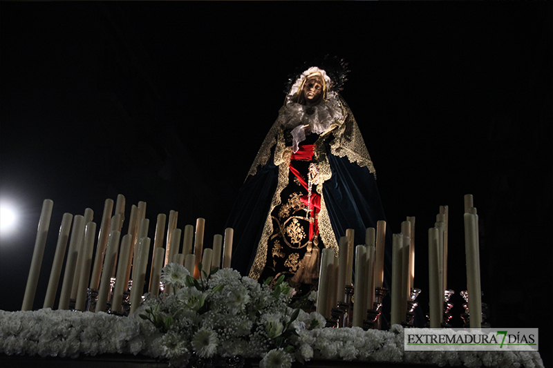 Imágenes del Martes Santo procesionando por las calles de Badajoz