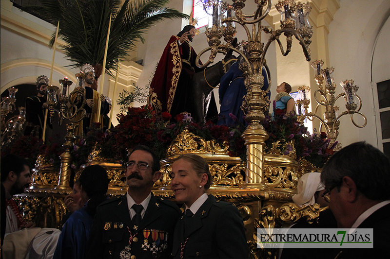 La lluvia impide que la Borriquita procesione por las calles de Badajoz