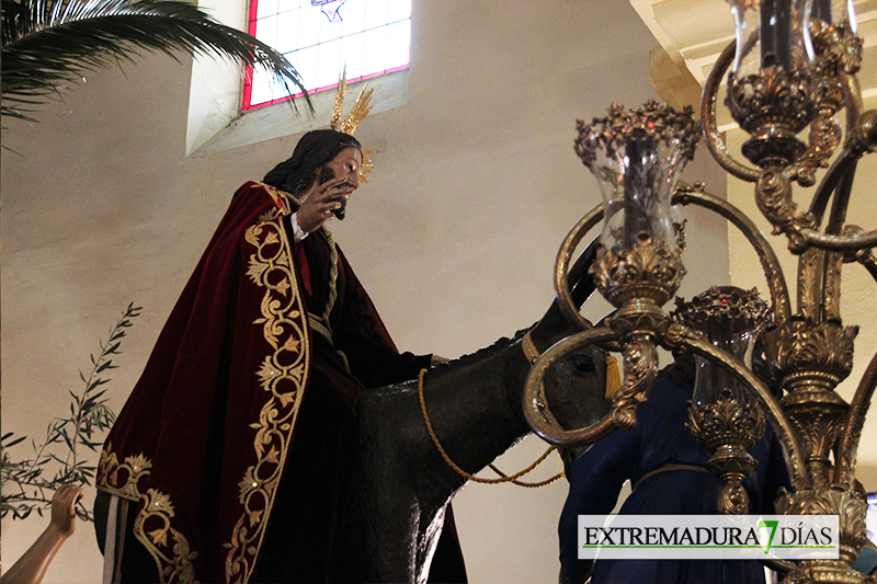 La lluvia impide que la Borriquita procesione por las calles de Badajoz