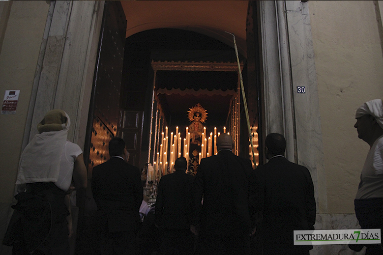 Imágenes de la Madrugada del Jueves Santo en Badajoz (GALERÍA 2)