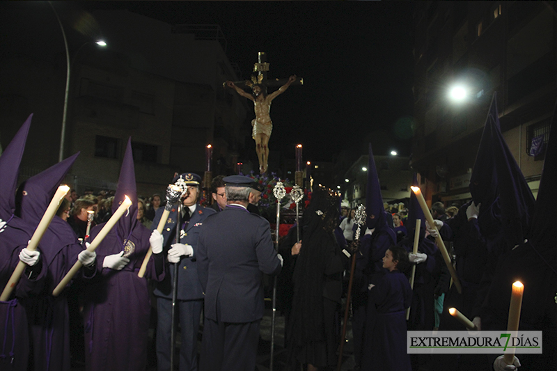 Imágenes del Martes Santo procesionando por las calles de Badajoz