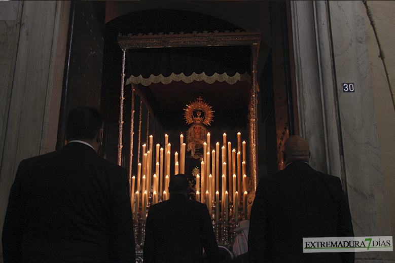 Imágenes de la Madrugada del Jueves Santo en Badajoz (GALERÍA 2)