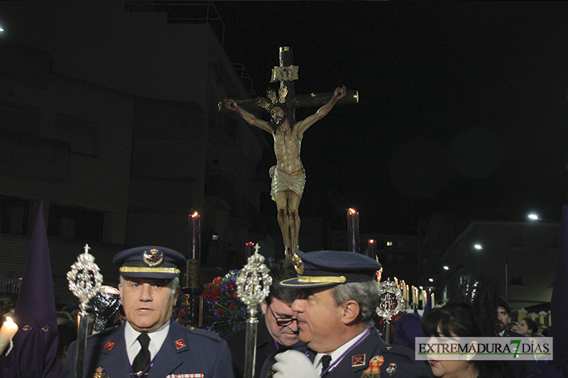 Imágenes del Martes Santo procesionando por las calles de Badajoz