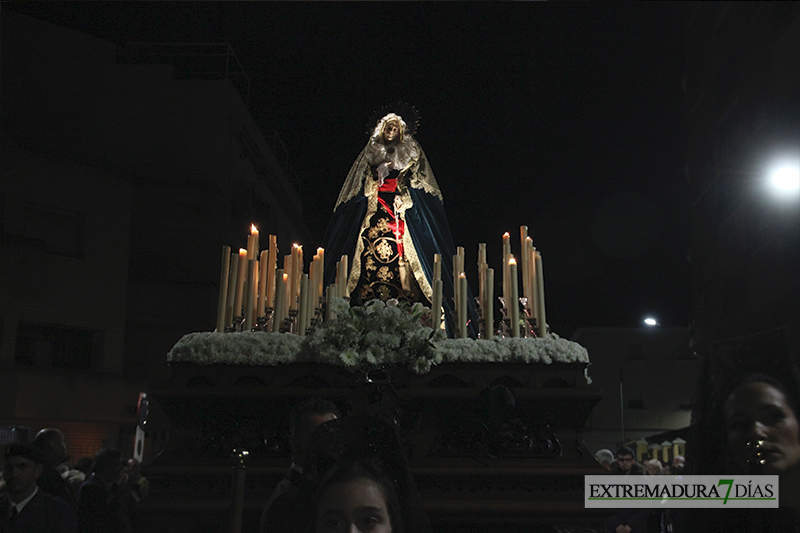 Imágenes del Martes Santo procesionando por las calles de Badajoz