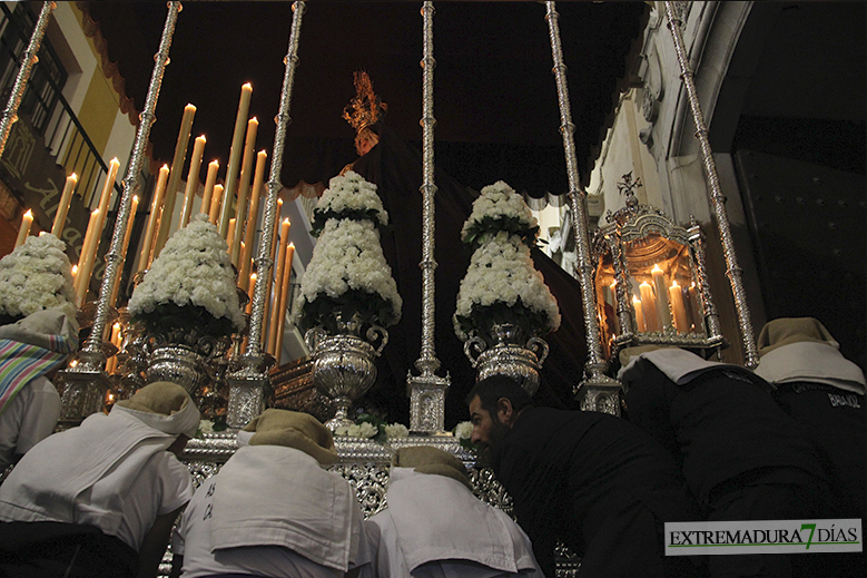 Imágenes de la Madrugada del Jueves Santo en Badajoz (GALERÍA 2)