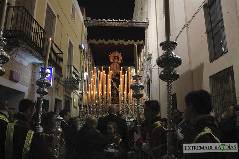 Imágenes de la Madrugada del Jueves Santo en Badajoz (GALERÍA 2)