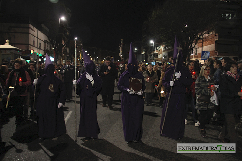 Imágenes del Martes Santo procesionando por las calles de Badajoz