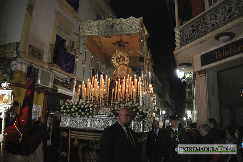 Imágenes del Martes Santo procesionando por las calles de Badajoz