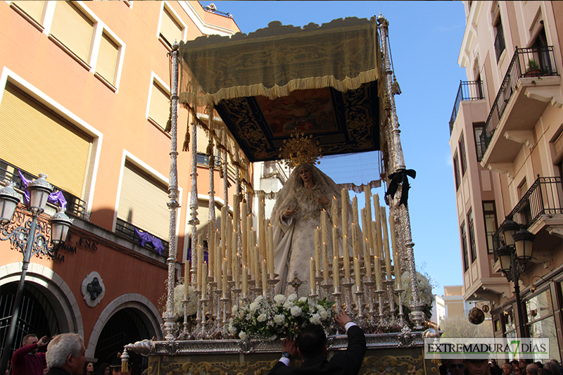 Imágenes del encuentro entre El Resucitado y La Aurora en Badajoz