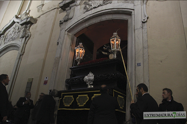 Imágenes de la Madrugada del Jueves Santo en Badajoz (GALERÍA 2)