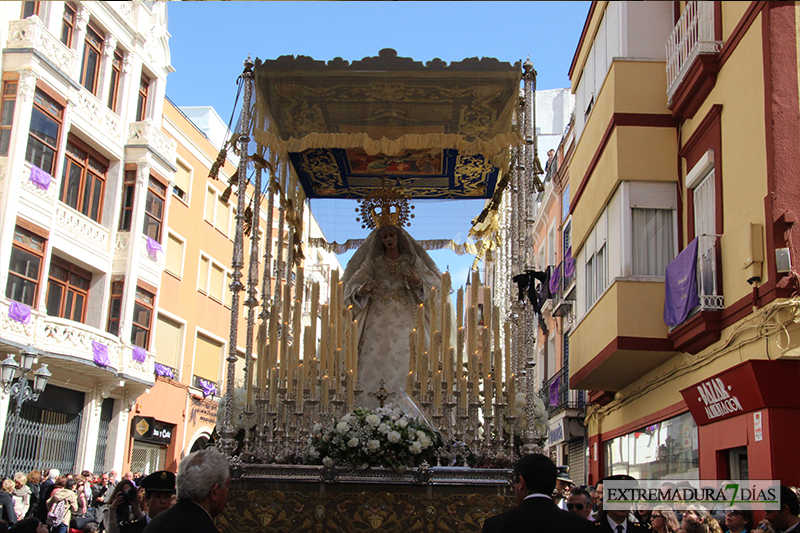 Imágenes del encuentro entre El Resucitado y La Aurora en Badajoz