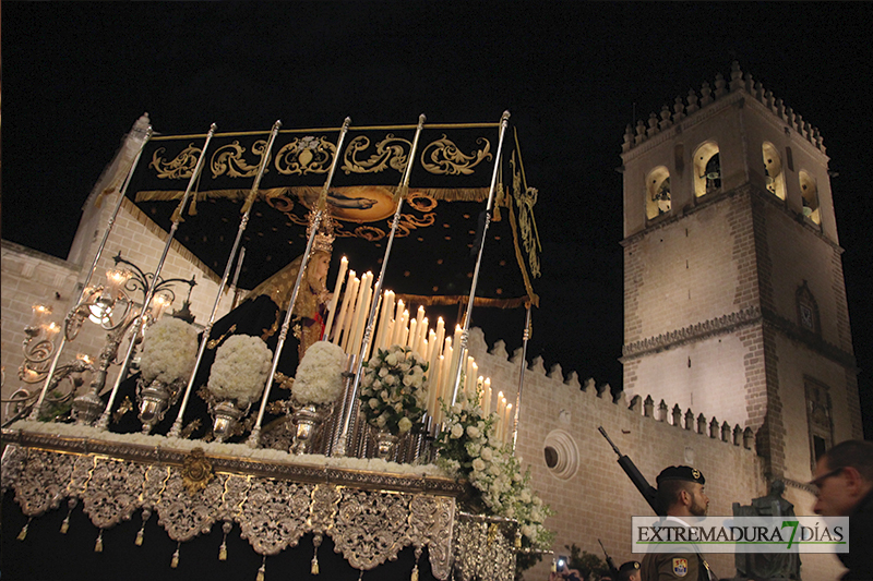 La Procesión de la Concepción recorre el centro de Badajoz