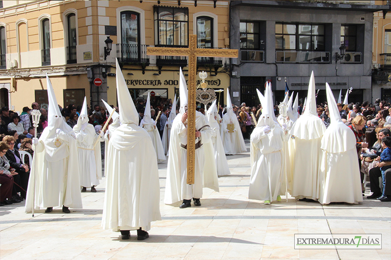 Imágenes del encuentro entre El Resucitado y La Aurora en Badajoz