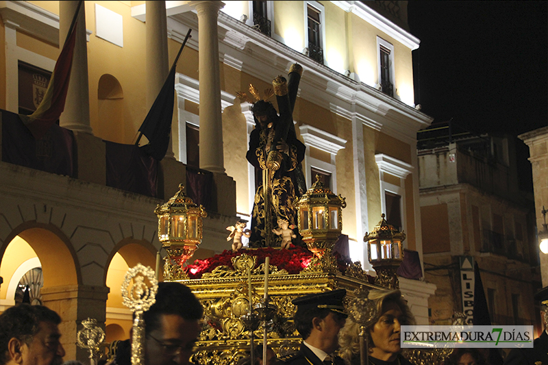 Imágenes del Martes Santo procesionando por las calles de Badajoz