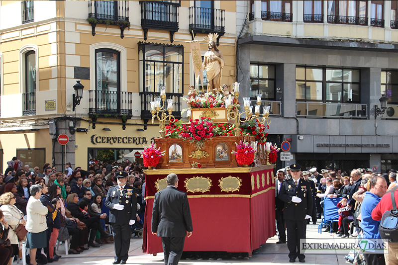 Imágenes del encuentro entre El Resucitado y La Aurora en Badajoz