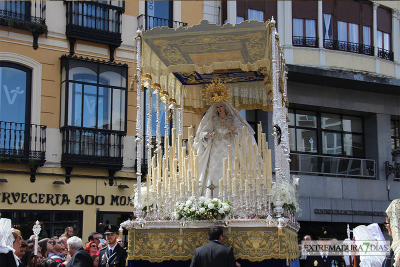 Imágenes del encuentro entre El Resucitado y La Aurora en Badajoz