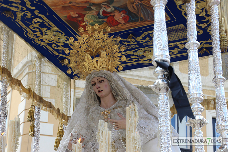 Imágenes del encuentro entre El Resucitado y La Aurora en Badajoz