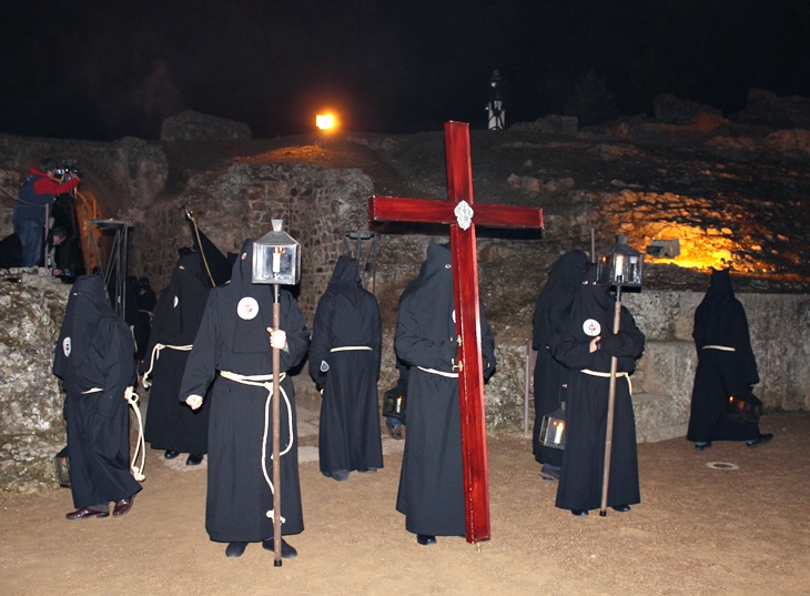 Imágenes del Vía Crucis en Mérida