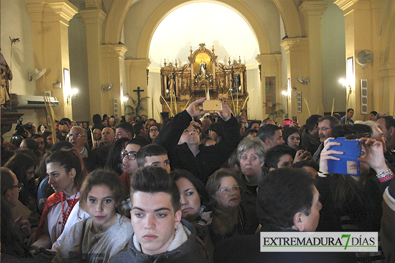 La lluvia impide que la Borriquita procesione por las calles de Badajoz