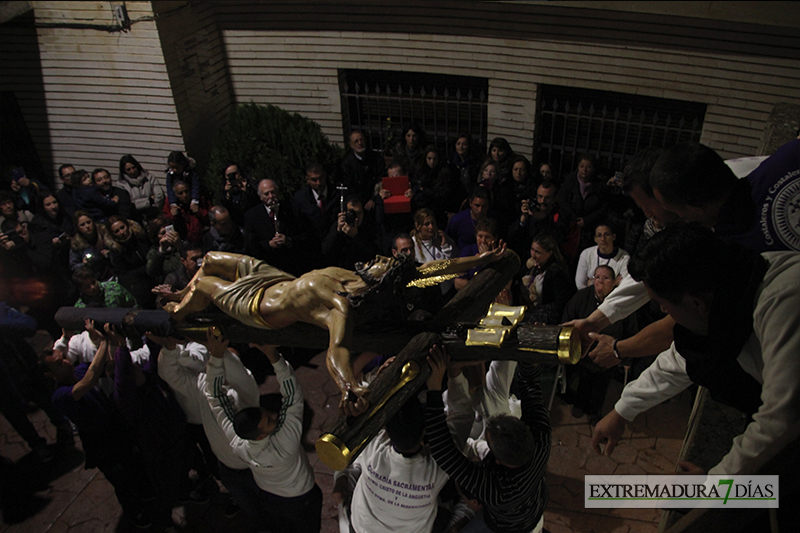 Imágenes del Martes Santo procesionando por las calles de Badajoz