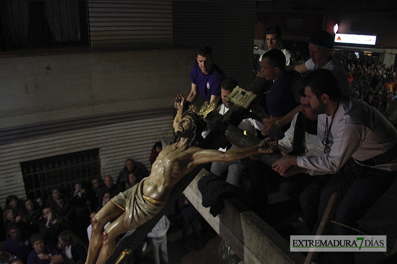 Imágenes del Martes Santo procesionando por las calles de Badajoz