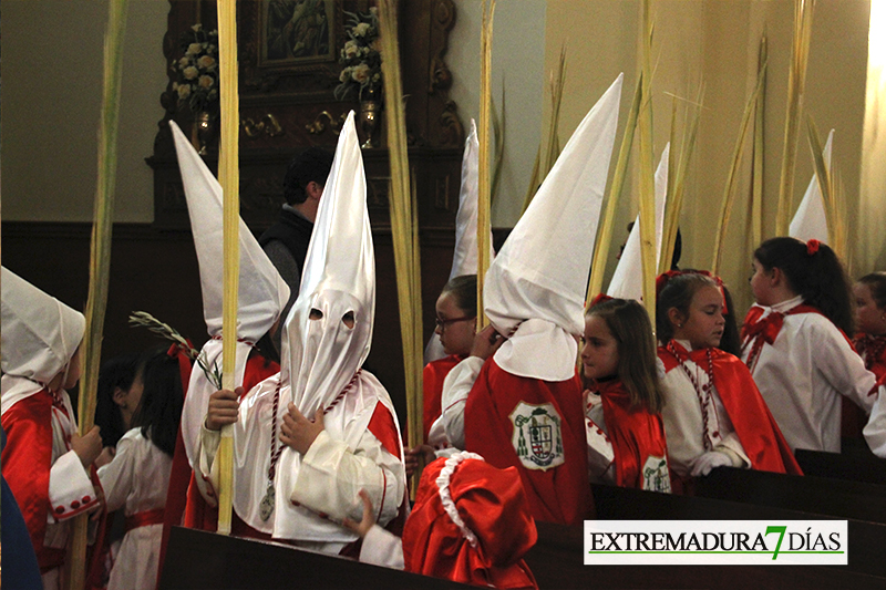 La lluvia impide que la Borriquita procesione por las calles de Badajoz