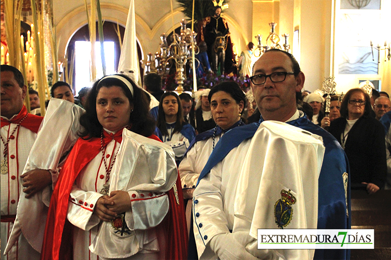 La lluvia impide que la Borriquita procesione por las calles de Badajoz