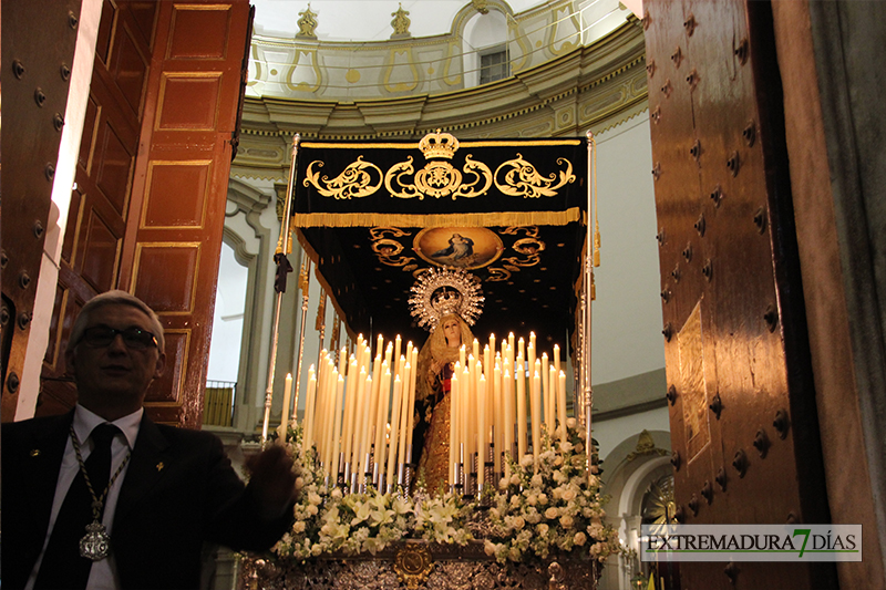 La Procesión de la Concepción recorre el centro de Badajoz