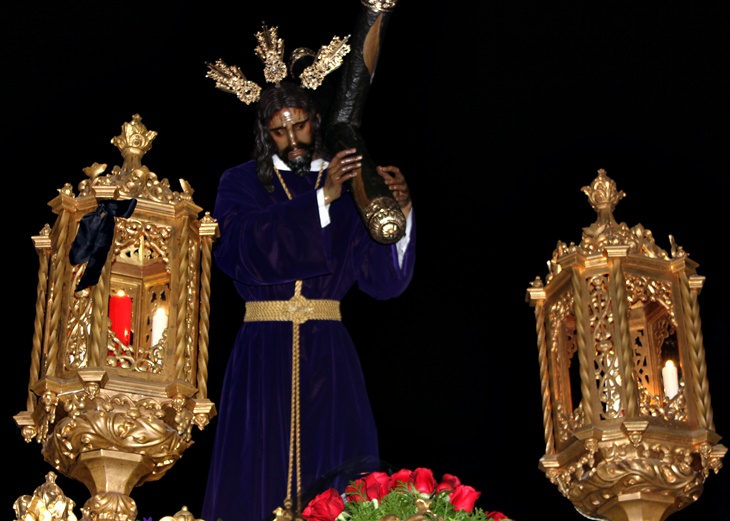 Gran acogida de la procesión ‘El Calvario’