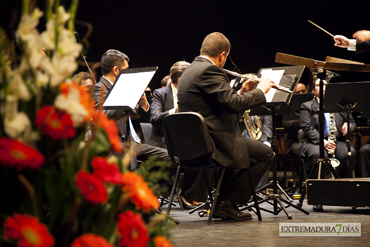 Imágenes del Festival Cofrade solidario celebrado en el López