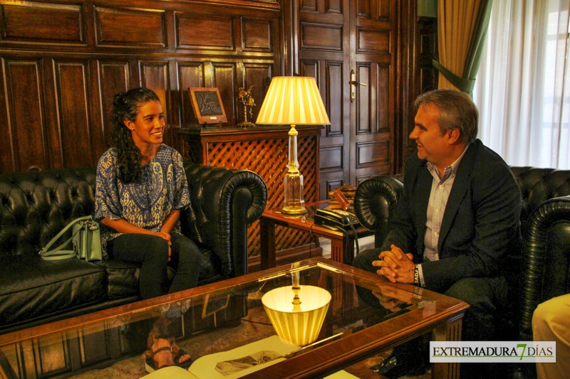 Fragoso recibe a la olímpica Miriam Casillas