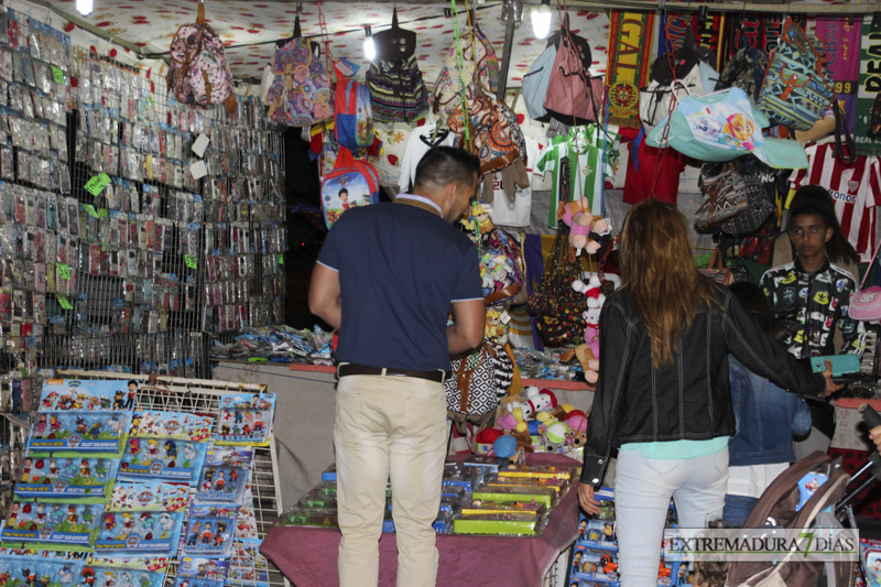 ¿Qué se puede encontrar en los puestos durante la Feria de San Juan?