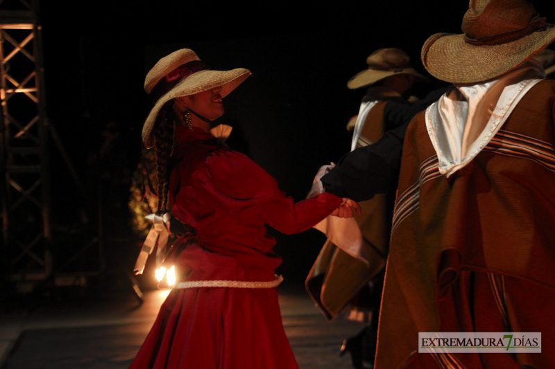 GALERÍA I - Badajoz, Perú y Rumanía abren el Festival Folklórico con un gran espectáculo