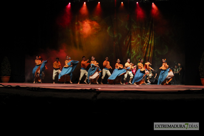 GALERÍA I - Badajoz, Perú y Rumanía abren el Festival Folklórico con un gran espectáculo