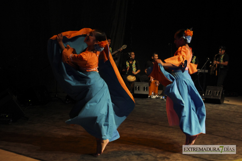 GALERÍA I - Badajoz, Perú y Rumanía abren el Festival Folklórico con un gran espectáculo